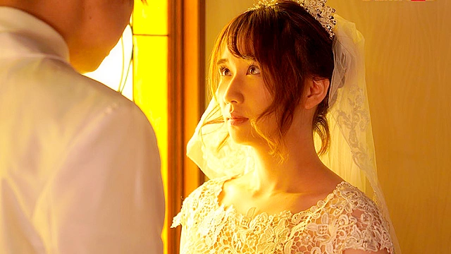 「新婚の新郎さんを見ると思いっきりキスして襲い掛かりたくなるんです」結婚式場で、ネットリ濃厚ベロキスするウエディングプランナー 橘萌々香