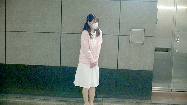 ナンパコNo.28 妊娠発覚してから「性欲がさらに強くなったかも」という人妻は旦那以外の男の生チンで乱れ連続中出しされた！