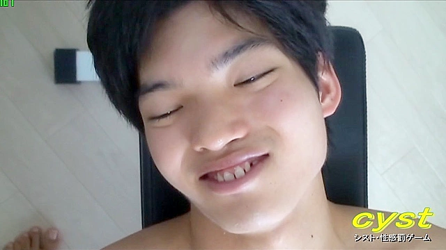 理系男子に電マからフェラ奉仕まで