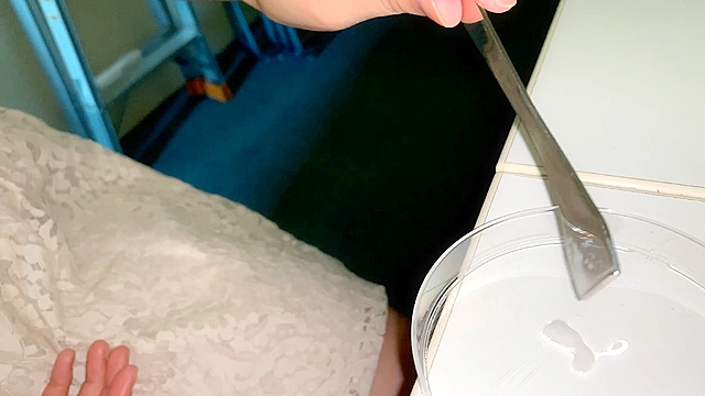爆乳眼鏡美女の舌苔採取 塚田詩織