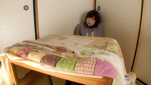 黒タイツこたつDE足コキ＆オナニー：まりな＆くるみ編～黒タイツのまりな＆くるみちゃんにこたつで足コキしてもらいました～