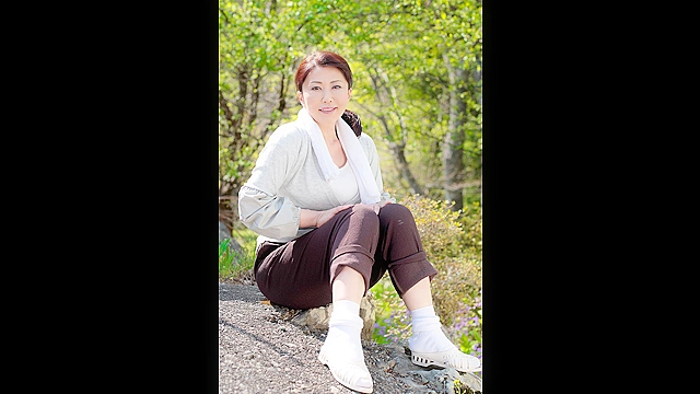 ＃可愛すぎるおばさん3 何気ない仕草や笑顔が愛くるしくて抱きしめたい思わず「いいね！」をポチりまくりたくなる五十路熟女 12人4時間