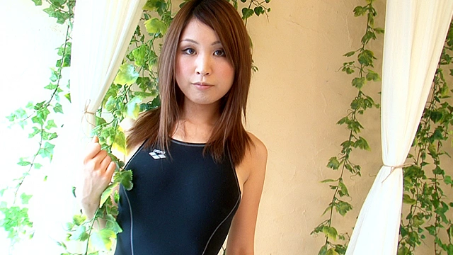 上下のお口で奥までズッポリ咥え込んだら離さない！？絶倫すぎる、おしゃぶり女／西田加奈