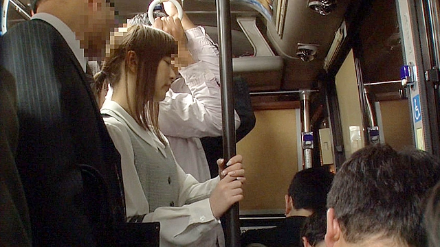 痴○師に無理やり挿れられたリモバイが取れず痙攣イキしてしまうタイトスカートの女