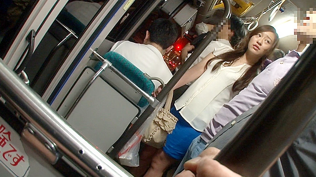 痴○師に無理やり挿れられたリモバイが取れず痙攣イキしてしまうタイトスカートの女