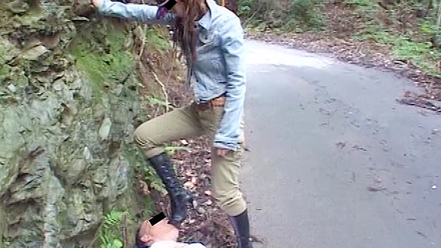 生意気男の愛用バイクとブーツで徹底的に懲らしめるバイカー女王様