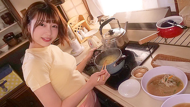 全肯定カノジョ 。「外はダメ！！全部私の中で受け止めてあげる♪」早漏の僕を全力応援で慰めつつ、全体位中出しで受け止めてくれるマジ天使。 唯井まひろ