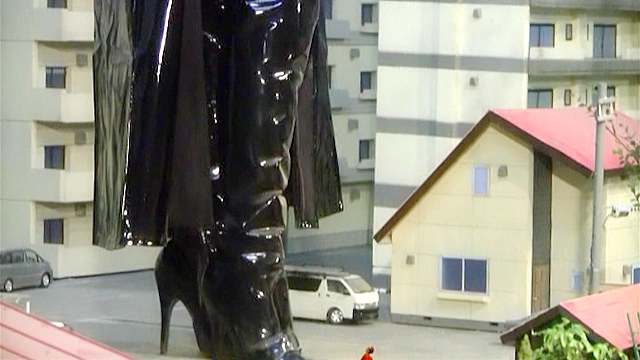 巨大女王様2
