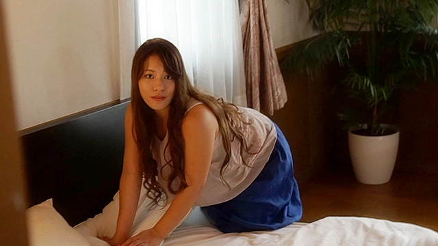童貞の義息子からせがまれて初アナルセックス！初めて同士の近親相姦！