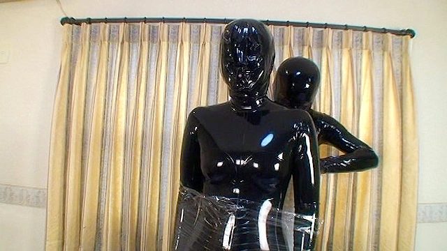 ラバーマニア彼女を限界まで拘束＆呼吸制御プレイ ～彼女を拘束して限界まで鬼責める呼吸制御プレイに挑戦しました～