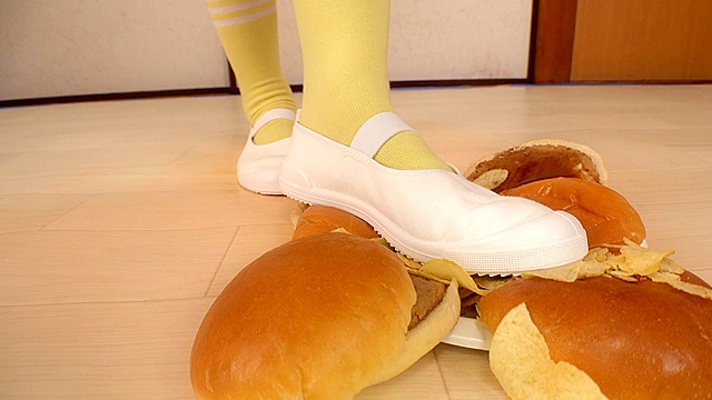 【クラッシュ＃43】 HAPPY HALLOWEEN  ハロウィン特別編☆ 体育祭仮装♪ 体操服と白の上ばき、キュートなアニメ声と、ガスマスクのあかねちゃん！クラッシュ！クラッシュ！！ クラッシュ白の上履き ／ 黄色のソックス