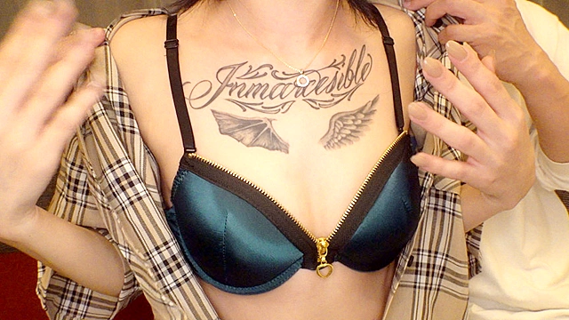 初撮り TATTOO美少女の今彼はあの有名総合格闘家 YOU