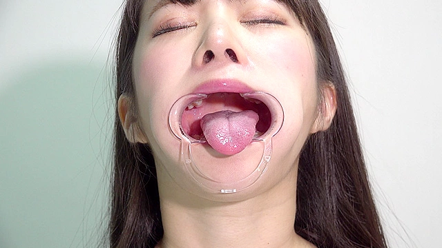 人気女優 桃尻かのんチャンの口内舌ベロ作品！