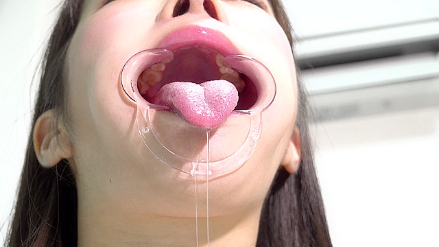人気女優 桃尻かのんチャンの口内舌ベロ作品！