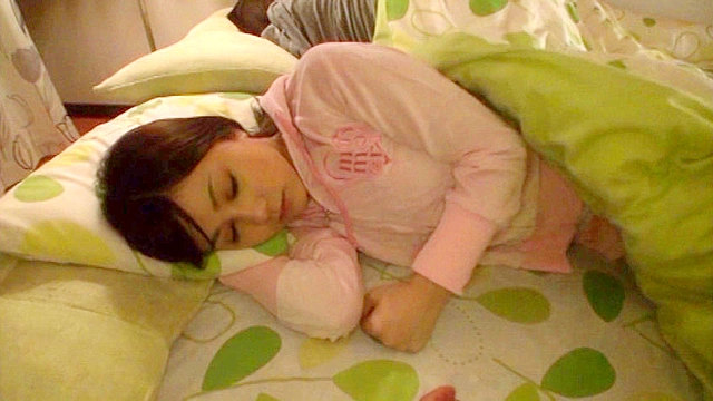 「お姉ちゃんだけズルいよ…！！」夜に発情するロ○姉妹