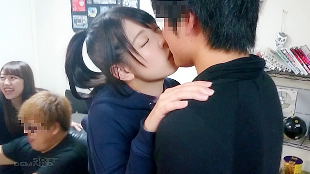 乱交スマホ動画 大好きな彼女はヤリサーの姫だった！