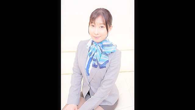 航空会社勤務の現職キャビンアテンダントさん女性経験無しのシャイな童貞の悩みを解決してもらえませんか？フル勃起した童貞チ◯ポにフライト帰りでムラムラしてるCAさんが赤面発情！？