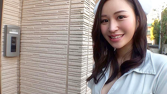 肉感ボディの出張看護師・芦名ほのかをデリバリー！性欲過多でお悩みの男性限定！純度100％のエロ雌フェロモンが絶倫ち○ぽを発射無制限で癒します！