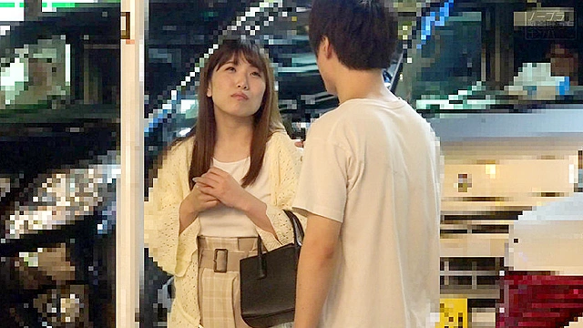 街で見かけたノーブラ乳首ぽっち娘をナンパ（1）