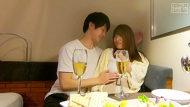 街で見かけたノーブラ乳首ぽっち娘をナンパ（1）