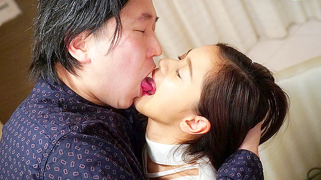 幼い顔して性欲モンスター！！ベトナム生まれのミニマム褐色スケベっ娘と夜通し10セックス 咲田ラン