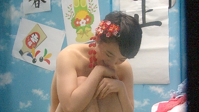 マジックミラー号 2017年新春！初詣に来た友達同士の男女がお年玉進呈ウキウキ野球拳！！全裸になって2人きりになったら火が点いて開運姫始め！