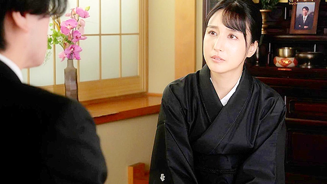 最愛の夫を亡くした美しい幸薄未亡人は男たちを狂わし精子を搾り取る支配系サイコM 古川いおり