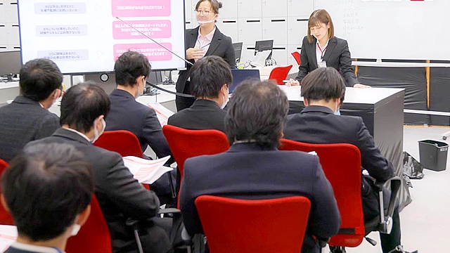 SOD女子社員 絶頂！イキまくり会社説明会 2023再開！ 就活生来社説明会 情熱と感度が過去イチと噂の生真面目系チーフ候補生3名を緊急抜擢！痙攣数134回！！総イキ潮量69mlながらも弊社の魅力を伝えきる！