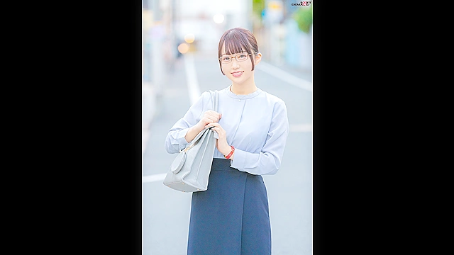 マジックミラー号 新社会人OLさん入社祝い応援企画 新導入アイテム「お助けシール」で局部を隠すと逆に恥ずかしさ倍増！赤面羞恥野球拳対決！桜色の美乳OL 5名収録！