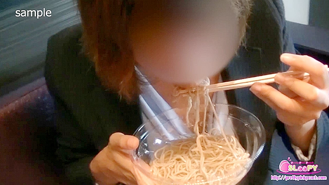 【食ザー・食尿】残さず食べる！ おしっこそば！ Hの後はザーメンとろろそば！ 完食！