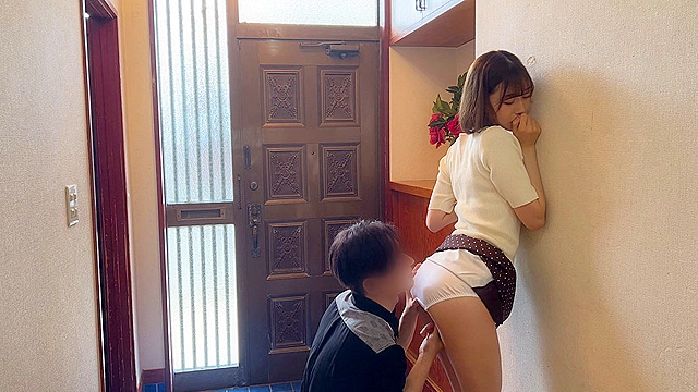 素人主婦4名 白昼不倫セックス流出 寝ている旦那の傍で背徳の汗だく連続生交尾