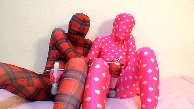 ゼンシンタイツレズ！！～素人娘とゴールドゼンタイSEX～