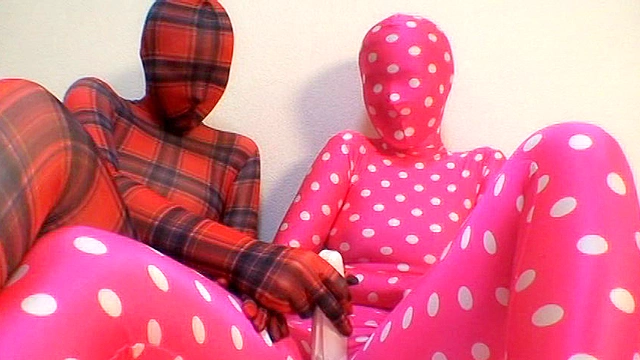 ゼンシンタイツレズ！！～素人娘とゴールドゼンタイSEX～