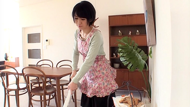 兄貴の嫁はセックスレス、僕の帰省中にカラダが疼き一線を越えてしまった…。 本庄瞳36歳