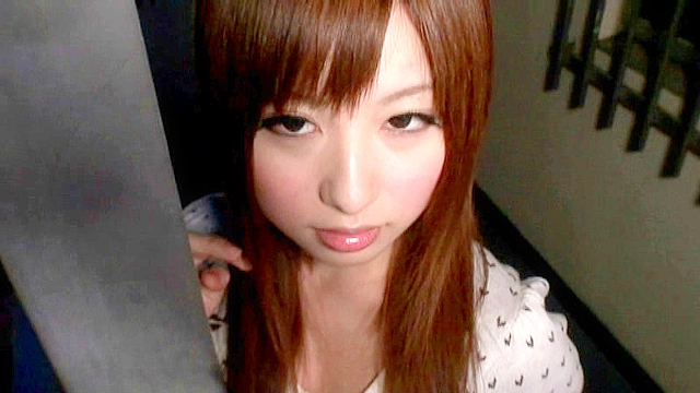 夫と冷めた若妻は隣の僕を目で誘う