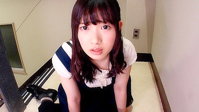 カフェで働く普通の女の子の不慣れでひたむきな挑発 着衣の女性にイカされたいおじさんを癒してあげる！ 美甘りか