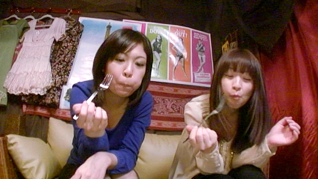 Girls Talk013 女子大生が人妻を愛するとき…