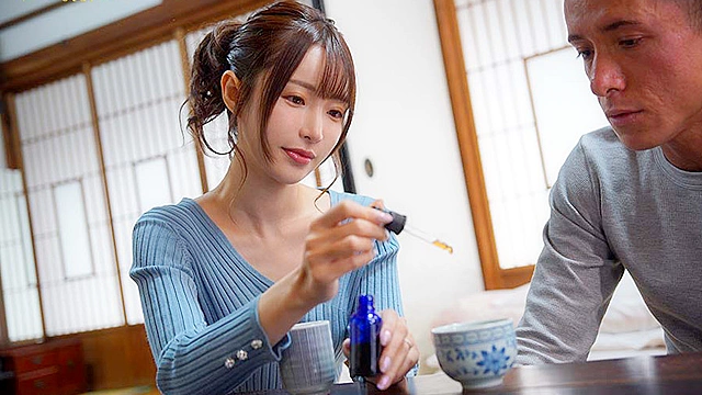 「私と一緒にキメようよ…」人妻からの甘い誘いに乗せられて田舎に伝わる秘伝の媚薬で互いに高まる禁断セックス 天使もえ