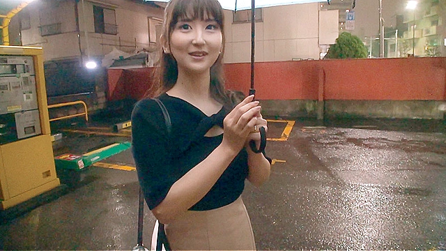 街角でスレンダーで目が大きくて可愛い奥さんにインタビューと偽り事務所に連れ込んで仕掛けたエロトリップでメ～ロメロにして中出し性交！ のどかさん30歳