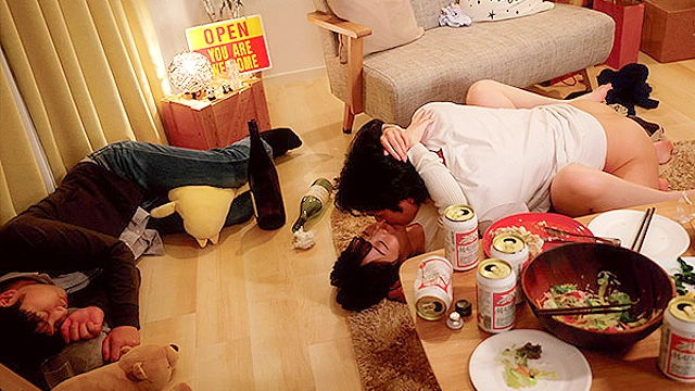 皆の寝てるスキに