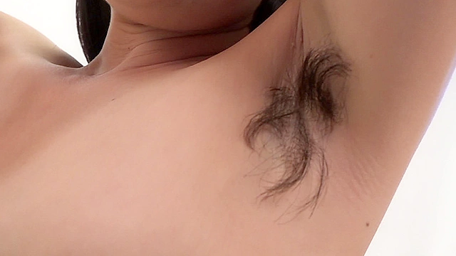 嫁の女友達が美人なのにマン毛が剛毛なのでヤリたい（3）