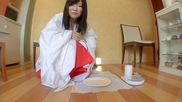 巫女さん達の自画撮りウンコ全力脱糞！