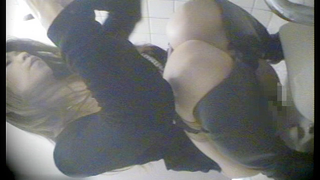 公衆トイレ○撮！ウンコ美女の脱糞の瞬間！！