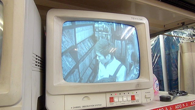 おとなの御仕置き.01～エロDVD万引き青年の大きな代償