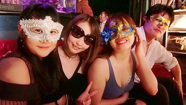 朝比奈菜々子ママの初めてのハプニングバー 母乳巻き散らかしFUCK