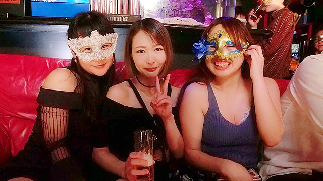 朝比奈菜々子ママの初めてのハプニングバー 母乳巻き散らかしFUCK