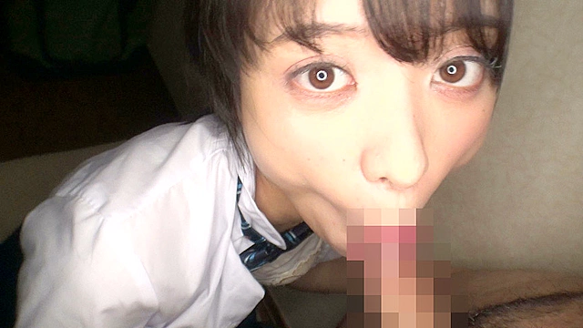 ちっぱい娘おしゃぶりパイ擦り射精