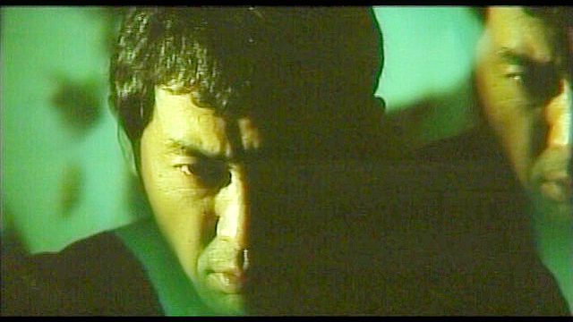 覗かれた不倫妻 主人の目の前で…