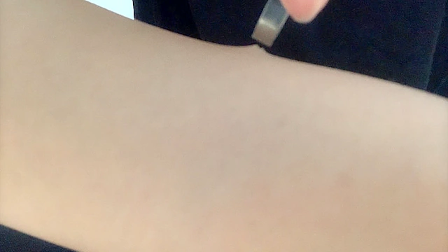 普通の女の子の腕の毛抜き－スマホ自撮り◎あんな（26歳）OL◎