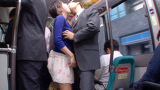 「DANDY路線バスSPECIAL 男を求めている美淑女総勢8人（専業主婦／銀行員／女教師etc.）の敏感尻に勃起チ○ポを擦りつけたらヤられるか？」 VOL.1